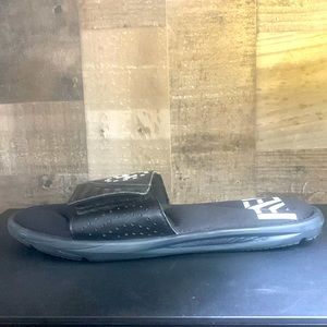 Under armor ignite freedom slid 2 size 9